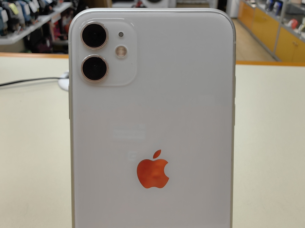 Смартфон Apple iPhone 11 64Gb