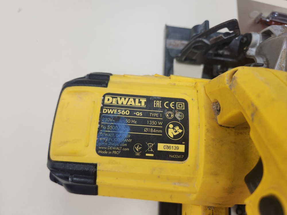 Дисковая пила Dewalt DWE 560