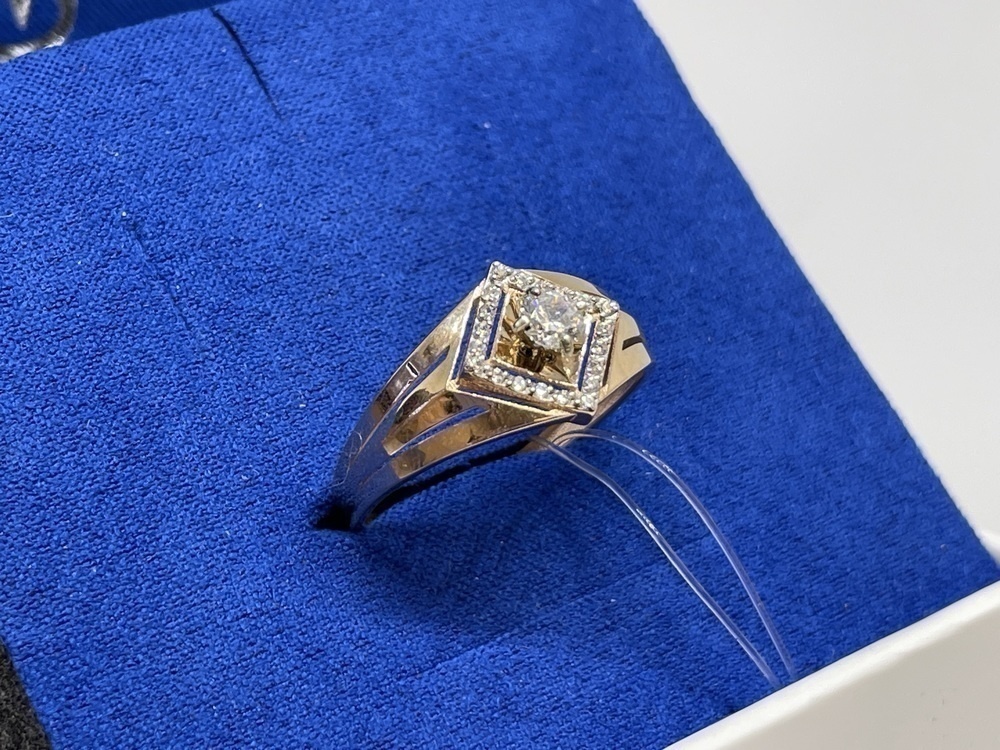 КОЛЬЦО С КАМНЯМИ (Au 585)