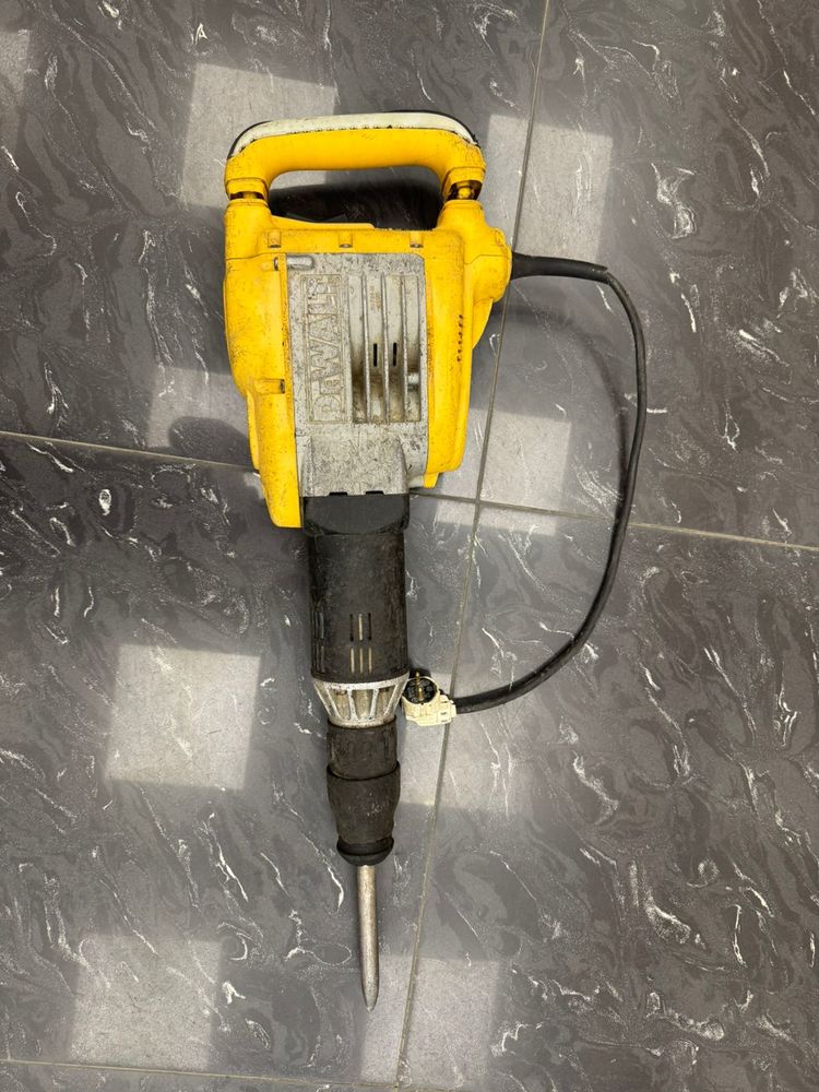 Отбойный молоток Dewalt D25901