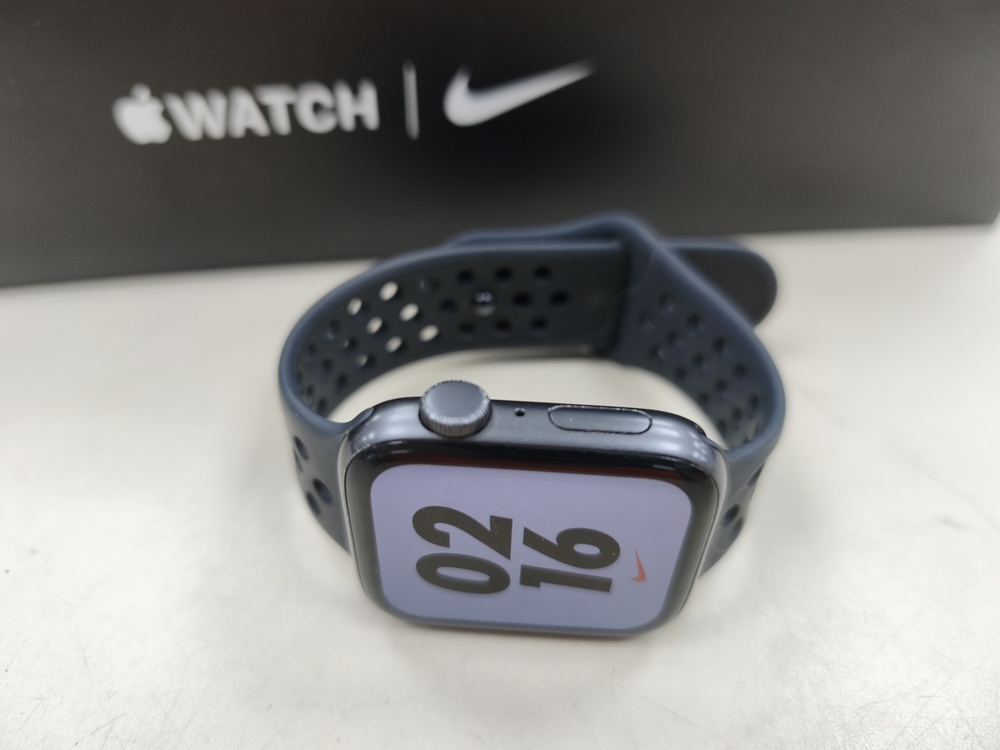 Смарт-часы Apple Watch SE 2020 44mm