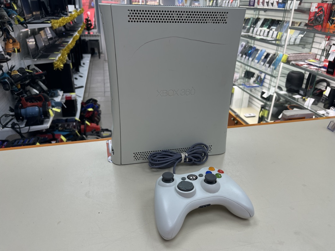 Игровая приставка Xbox 360;