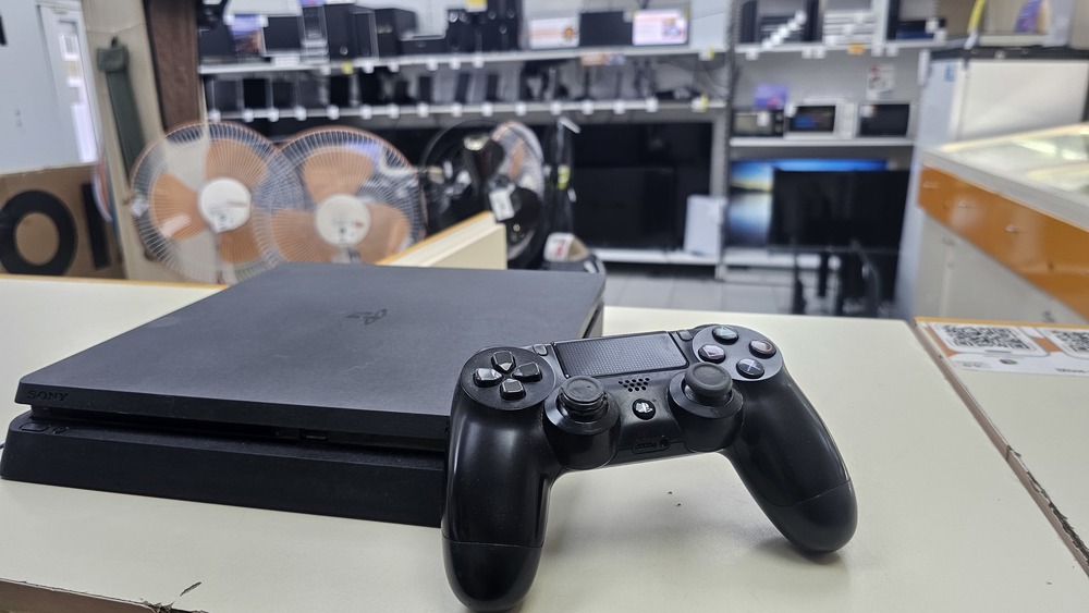Игровая приставка PlayStation 4 Slim 500GB Игровая приставка PlayStation 4 Slim 500GB
