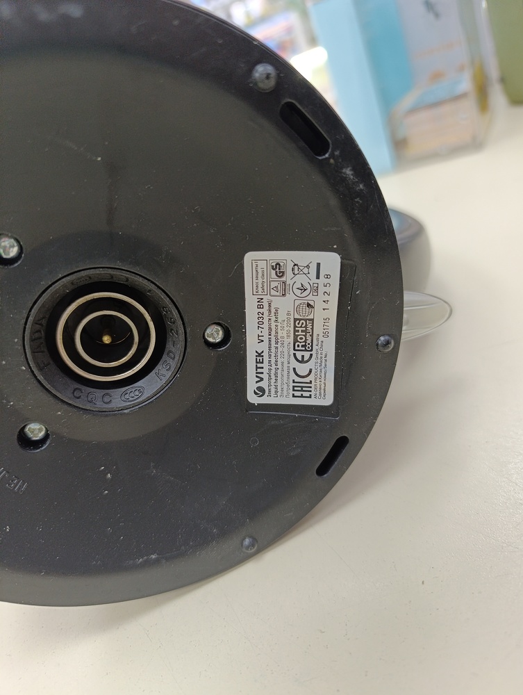 Чайники электрические Vitek VT-7032 BN;