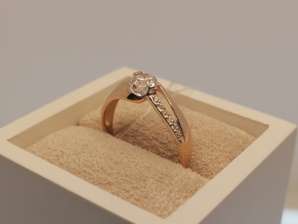 КОЛЬЦО С КАМНЯМИ (Au 585)