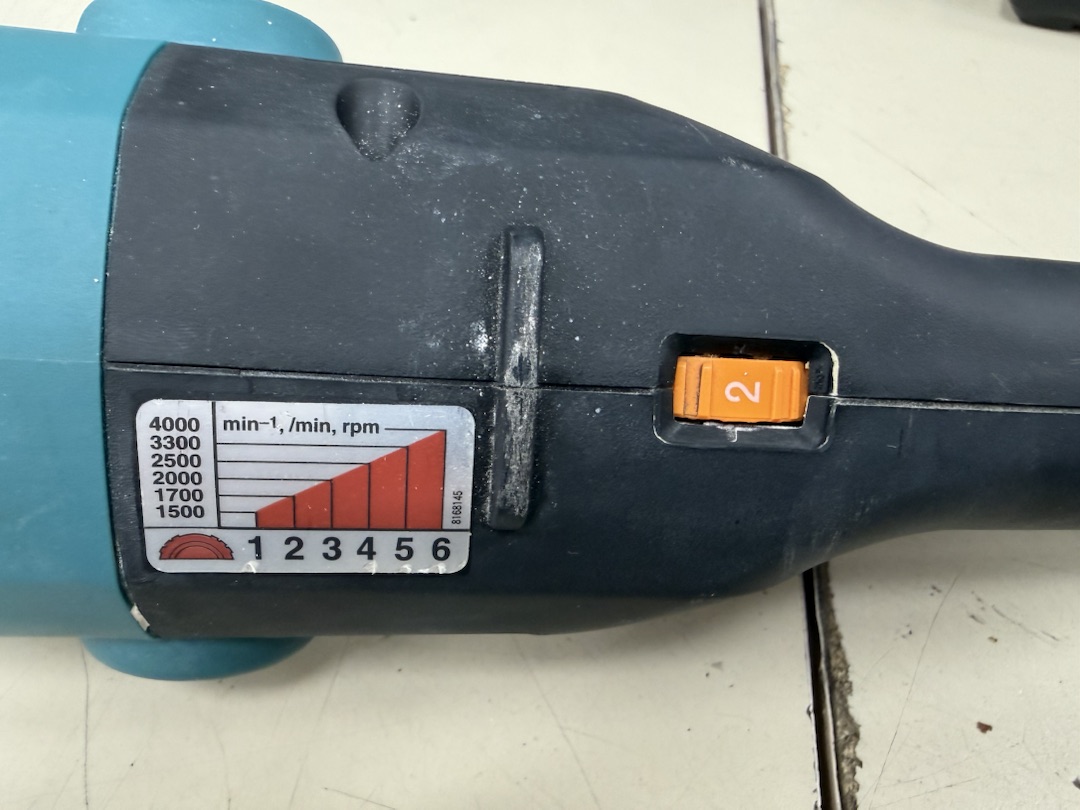 Угловая шлифмашина Makita 9069/230