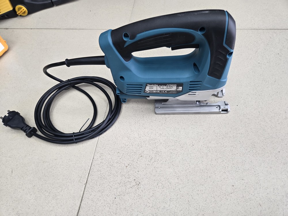 Лобзик Makita JV0600K