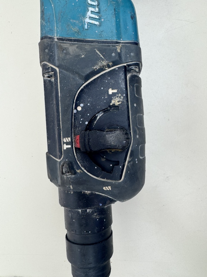 Перфоратор Makita HR2470