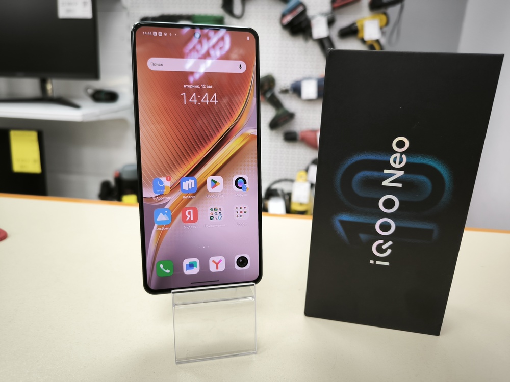Смартфон Vivo iQOO Neo 10 8/256