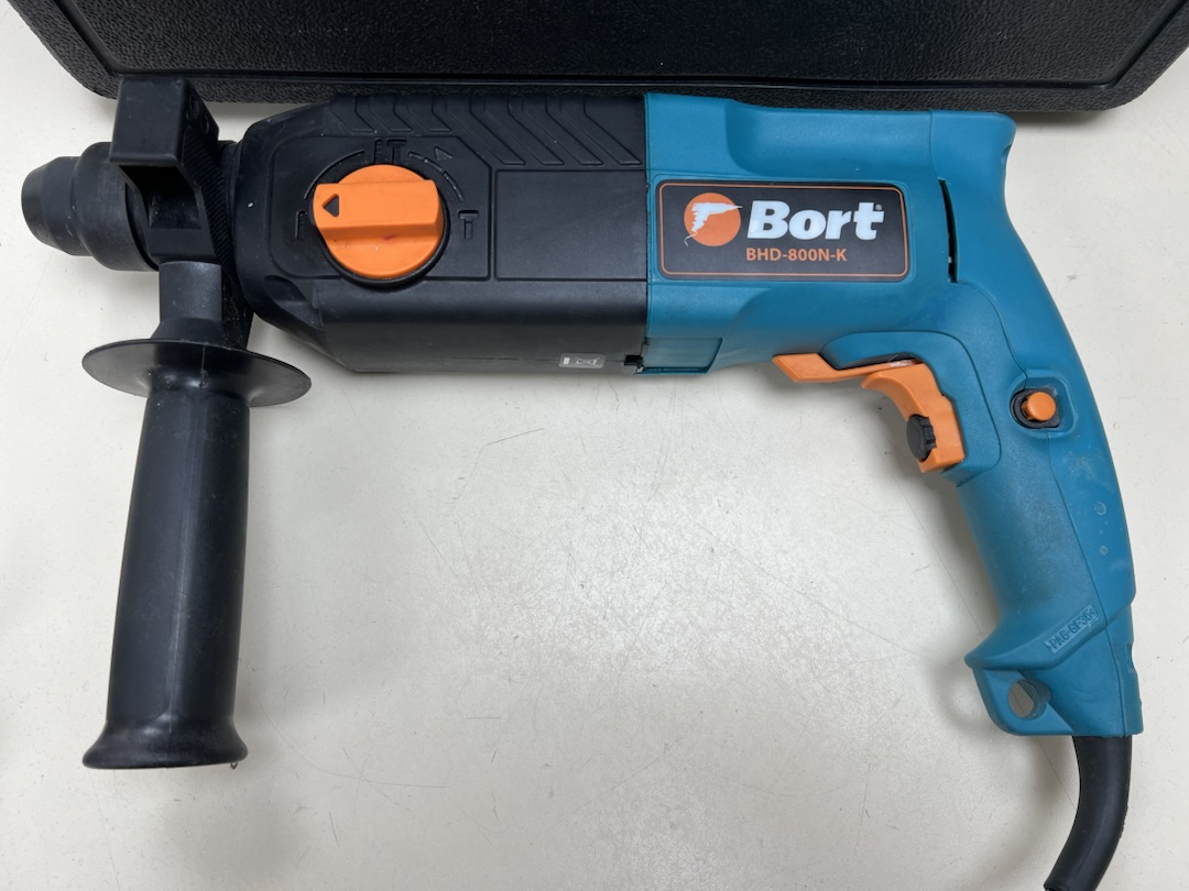 Перфоратор Bort BHD-800N-K