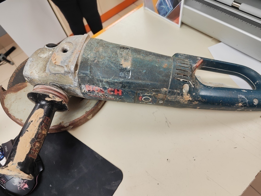 Угловая шлифмашина Bosch 24-230 JBX