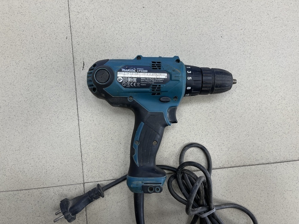 Шуруповерт Makita DF0300