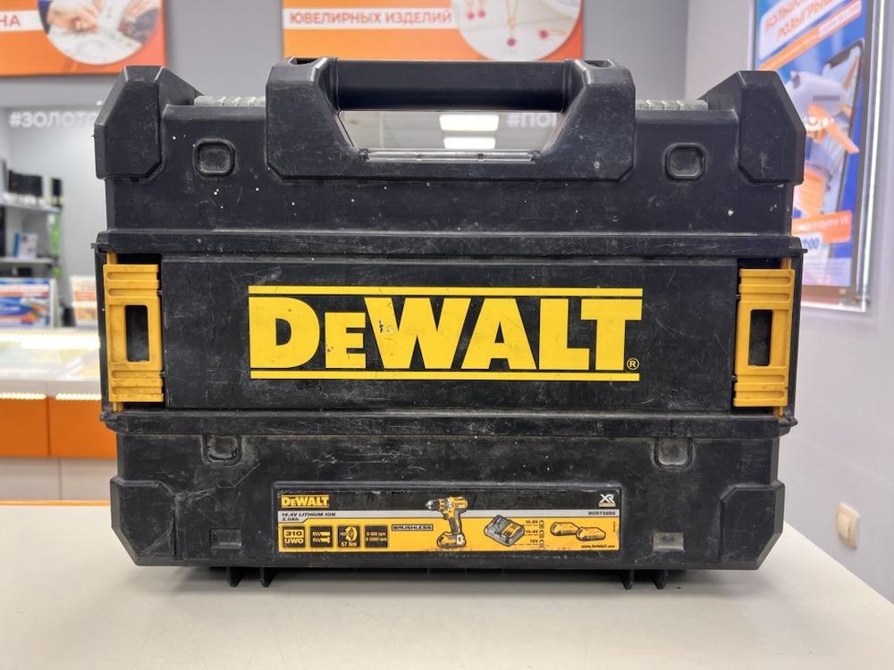 Шуруповерт Dewalt DCD 732