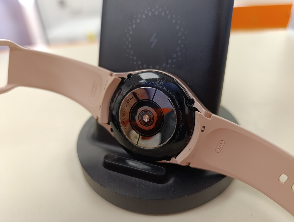 Смарт-часы Samsung Galaxy Watch 4