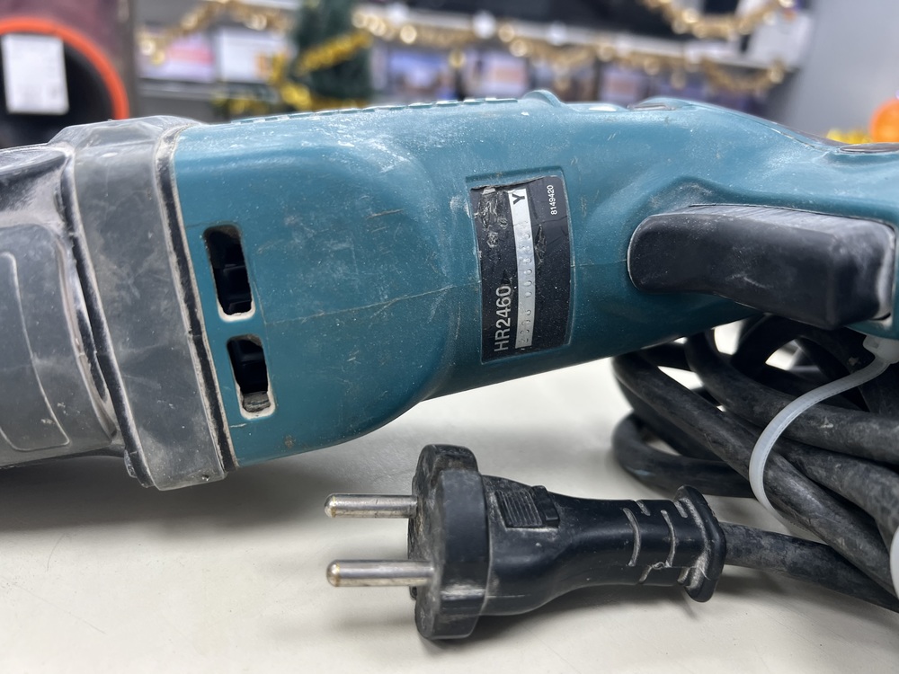 Перфоратор Makita HR2460
