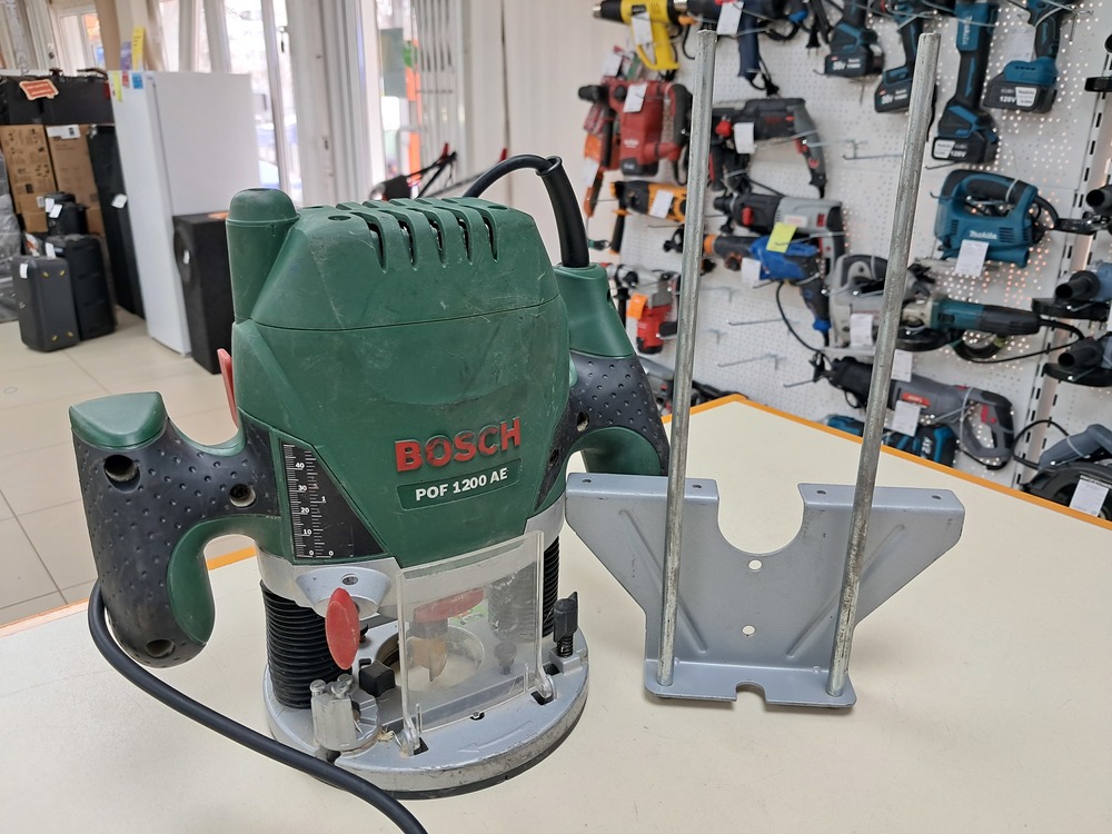 Фрезер Bosch POF 1200AE