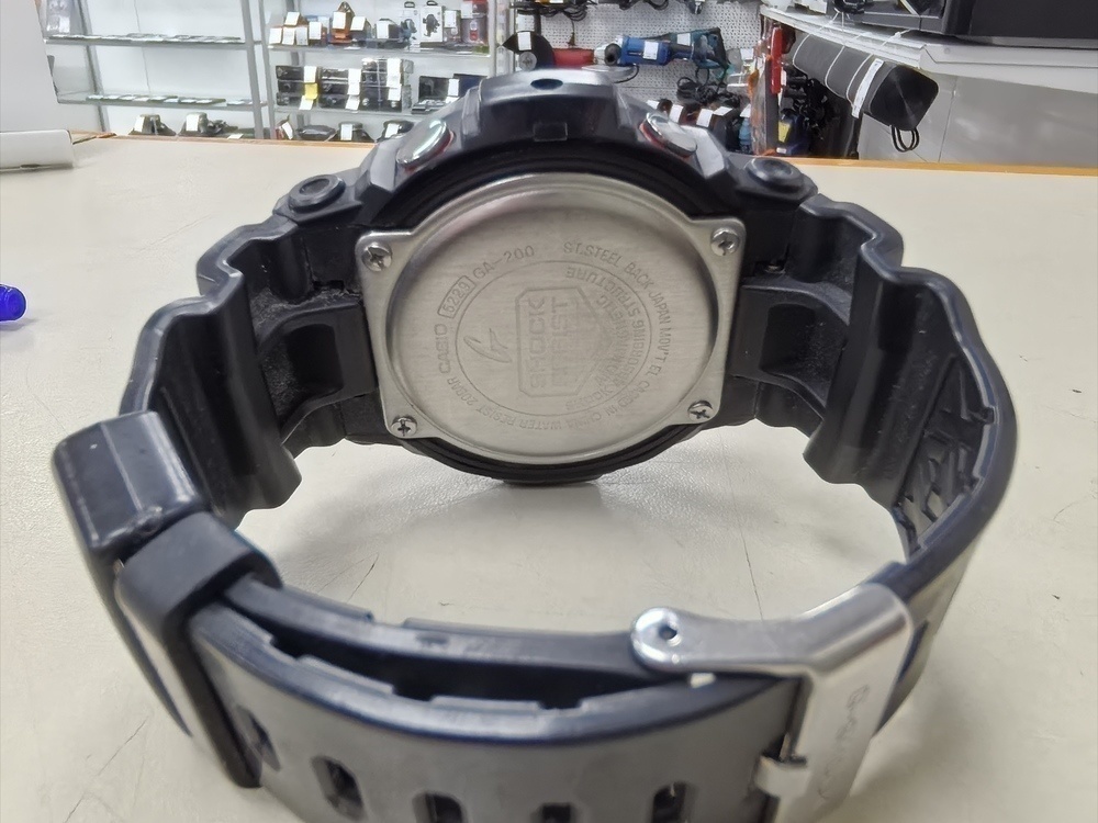 Часы наручные Casio G-Shock GA-200-1A;