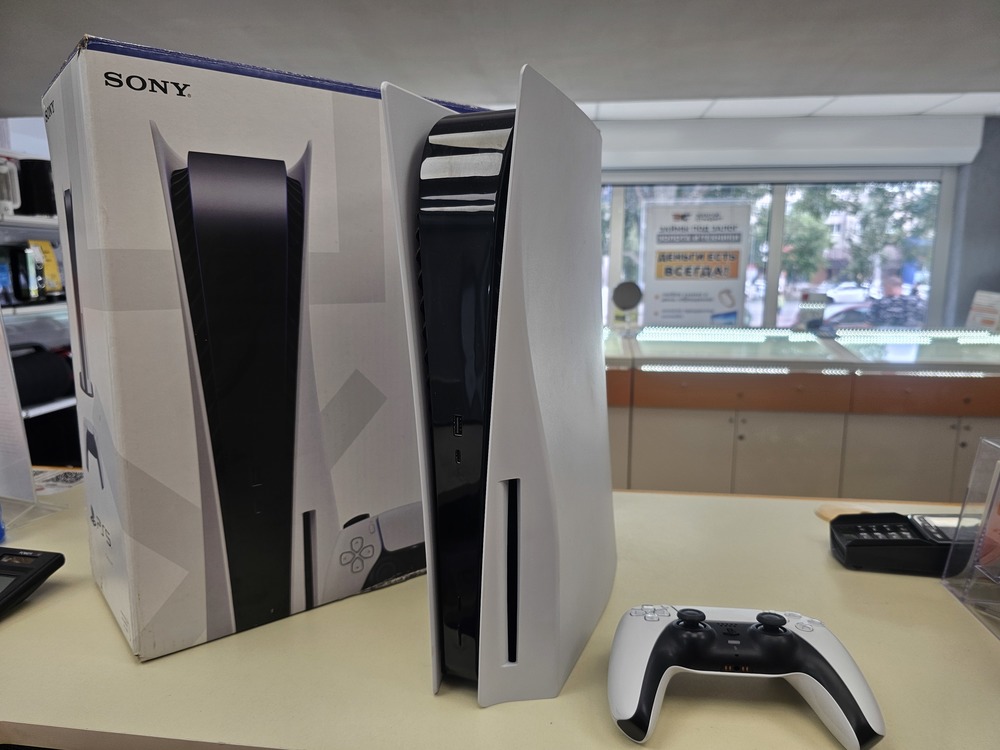 Игровая приставка PlayStation 5 825Gb (С дисководом)