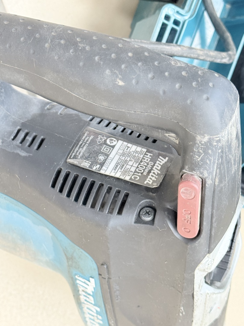 Перфоратор Makita HR4000C