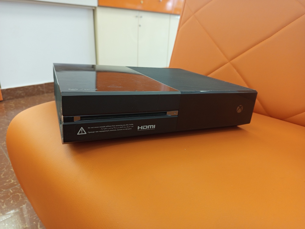 Игровая приставка Xbox One 500Gb Игровая приставка Xbox One 500Gb