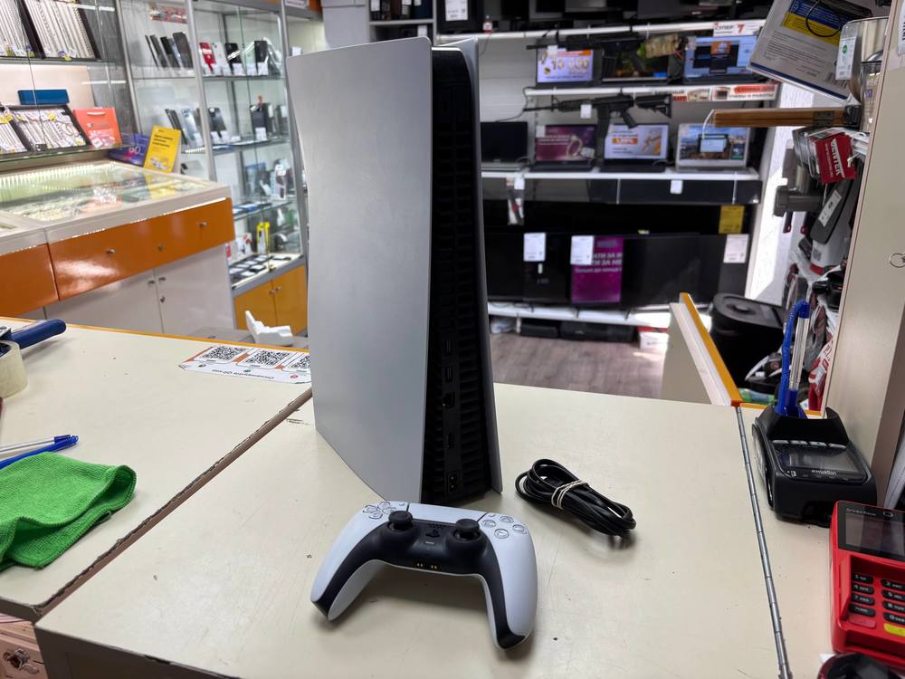 Игровая приставка PlayStation 5 825Gb (С дисководом)