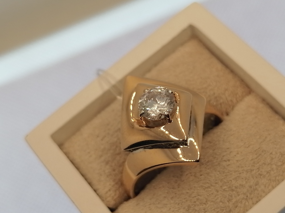 КОЛЬЦО С КАМНЯМИ (Au 585)