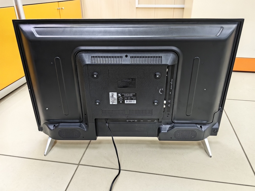 LED Телевизор HI VHIT-32F102SS