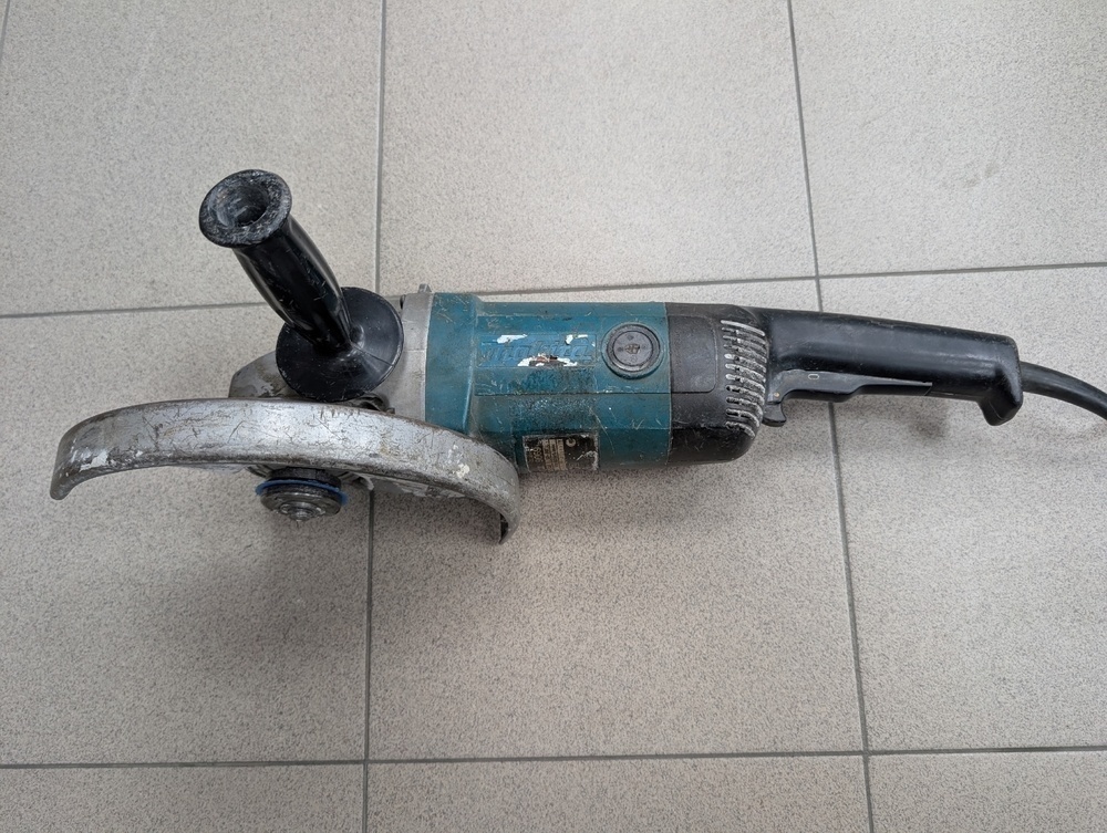 Угловая шлифмашина Makita 9069/230