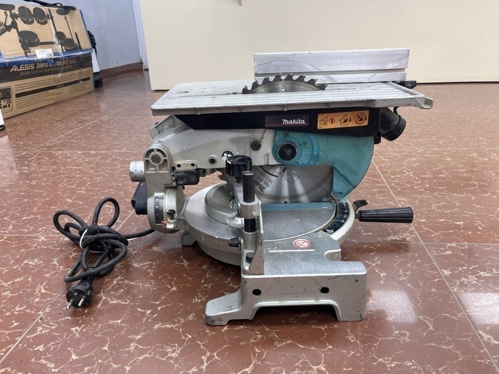 Торцовочная пила Makita LH-1040