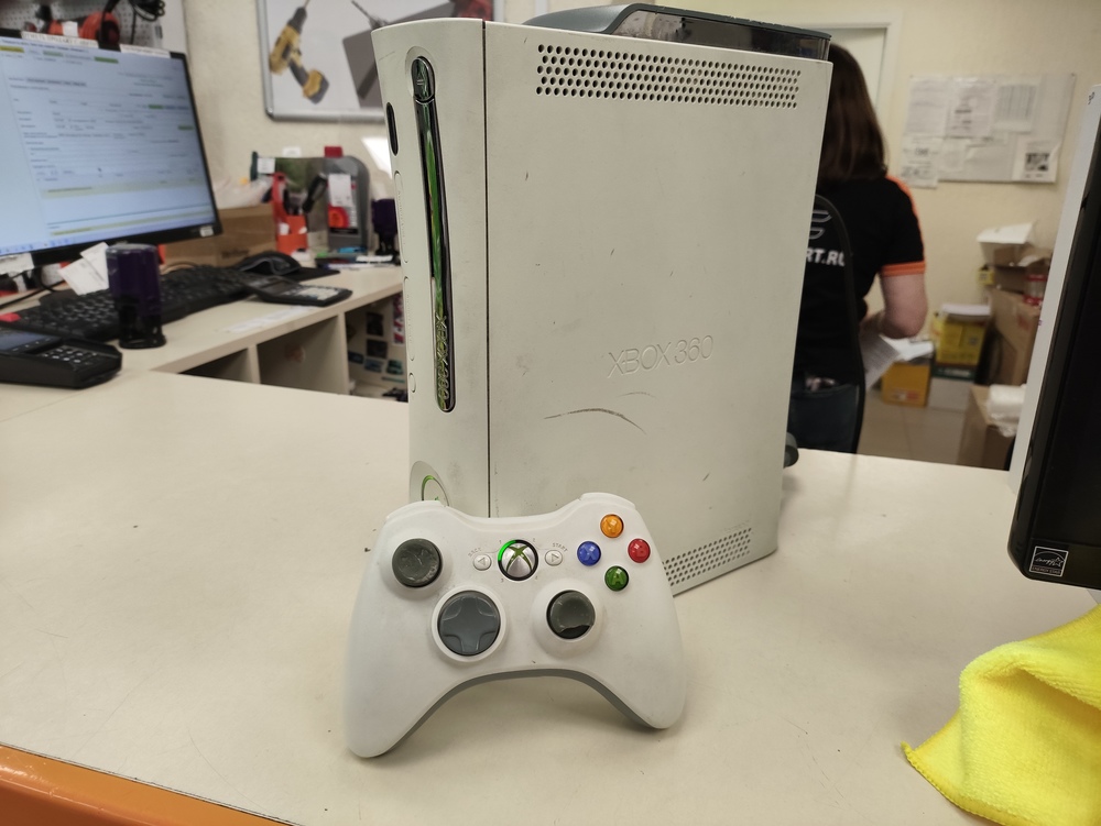 Игровая приставка Xbox 360; Игровая приставка Xbox 360;