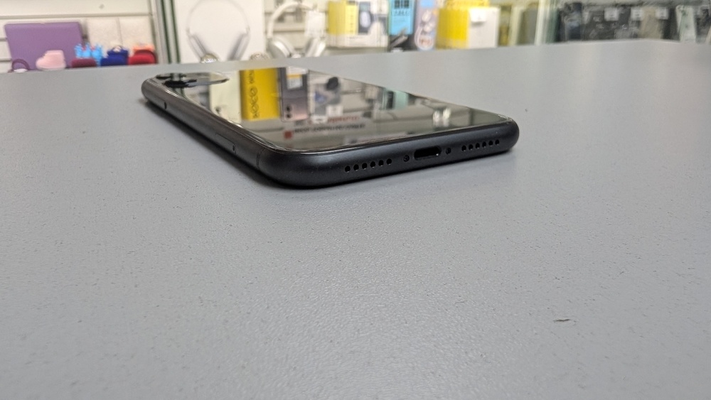 Смартфон Apple iPhone 11 64Gb