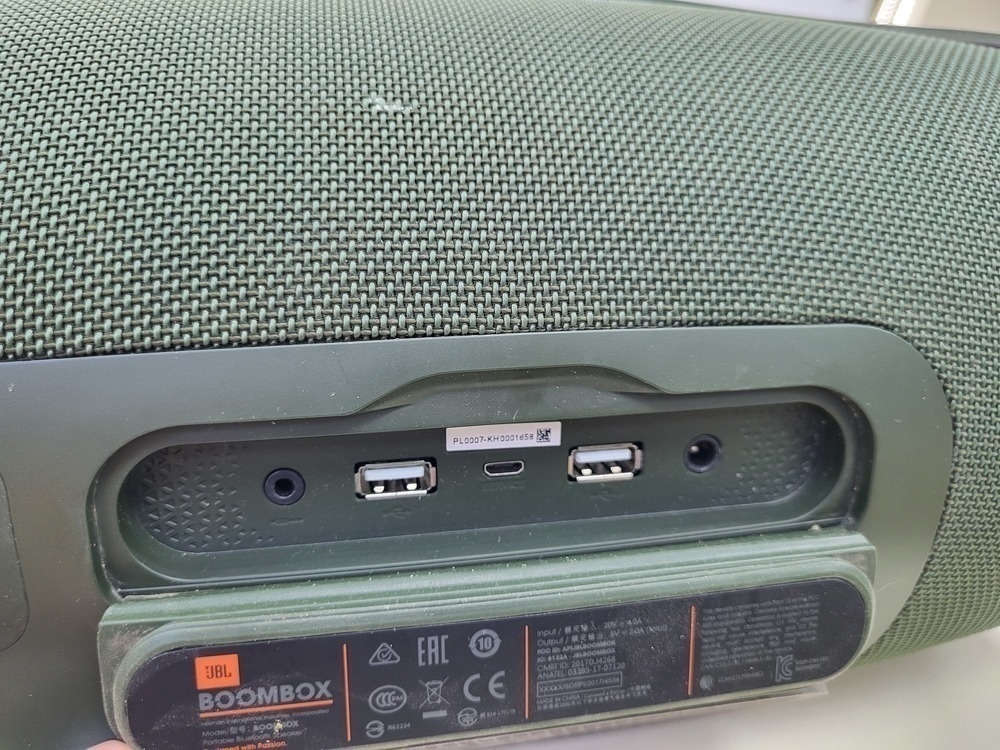Портативная акустика JBL Boombox
