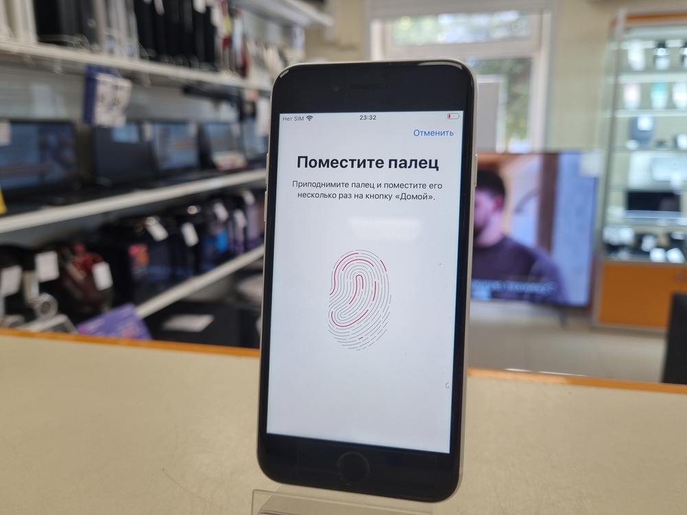 Смартфон Apple iPhone SE 2020 64Gb