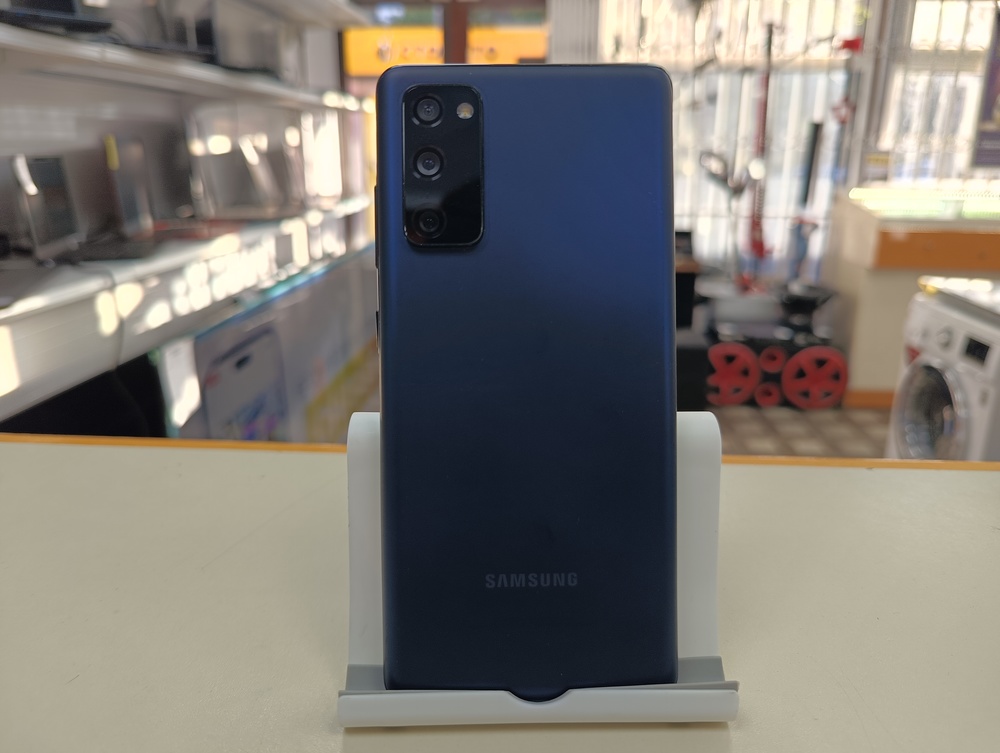 Смартфон Samsung Galaxy S21 FE 6/128