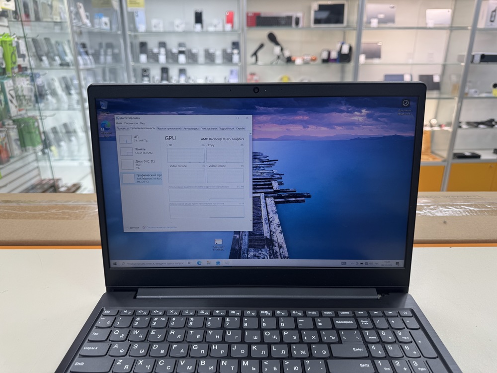 Ноутбук Lenovo; A9-9425, Radeon R5 series, 4 Гб, 240 Гб, Нет
