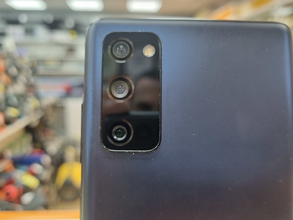 Смартфон Samsung Galaxy S20 FE 6/128