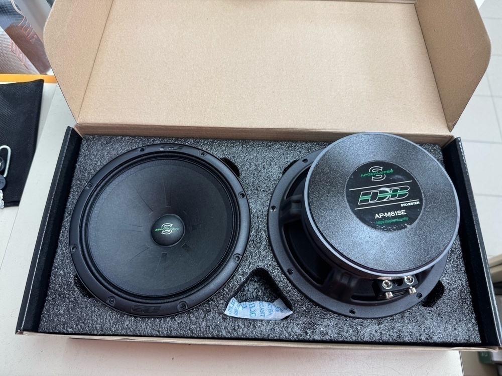 Автоакустика передняя Apocalypse AP-M61SE;