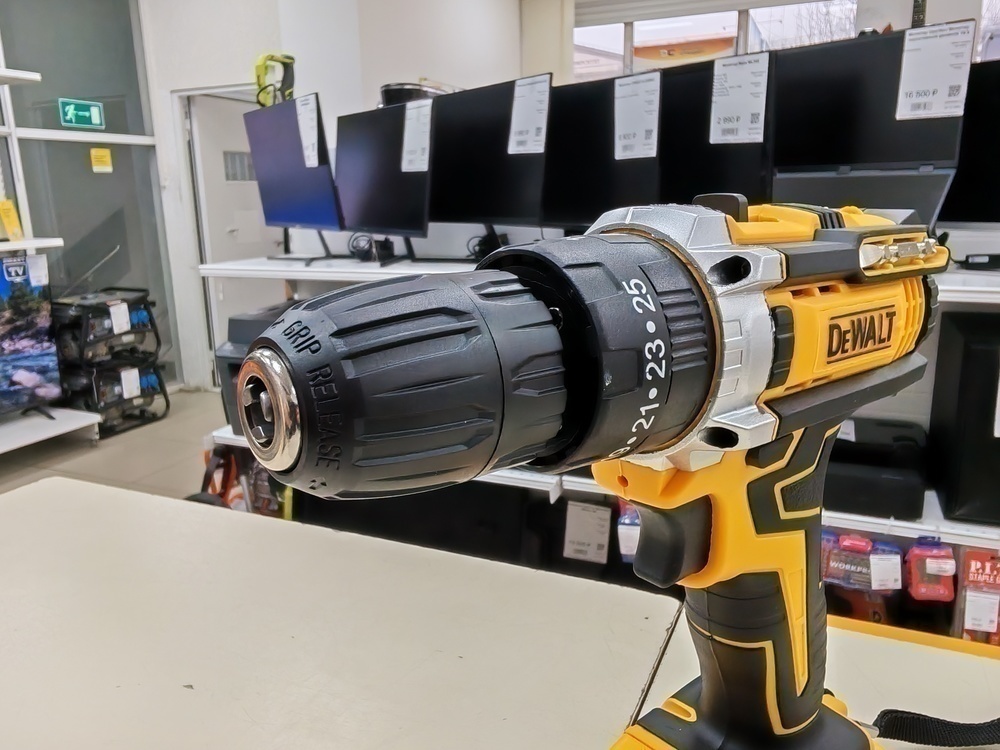 Шуруповерт Dewalt 18-25 n.m