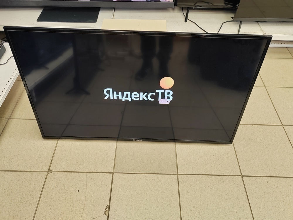 LED Телевизор Sunwind SUN-LED43XS301