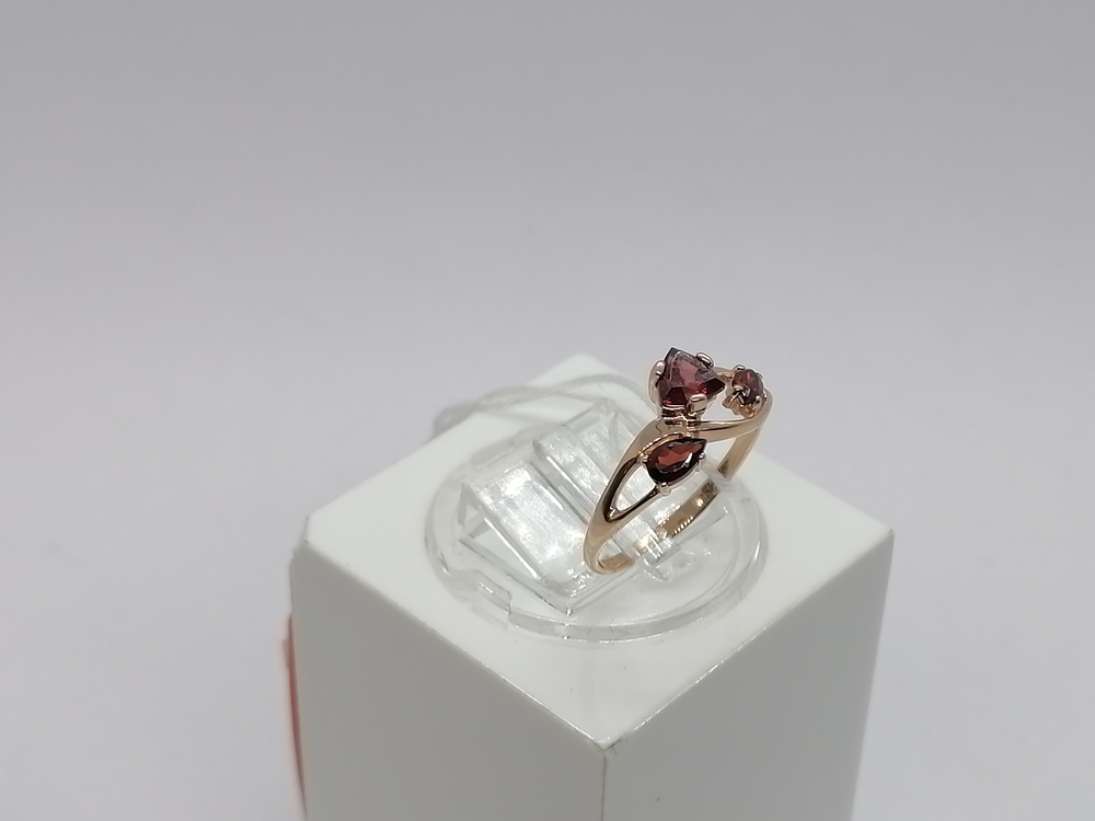 КОЛЬЦО С КАМНЯМИ (Au 585)