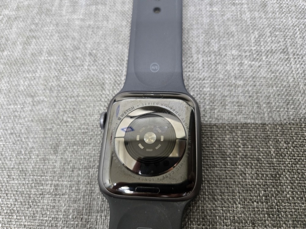 Смарт-часы Apple Watch Series 5 44 мм