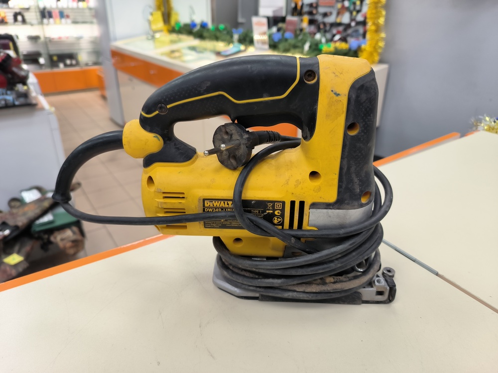 Лобзик Dewalt DW349-ks
