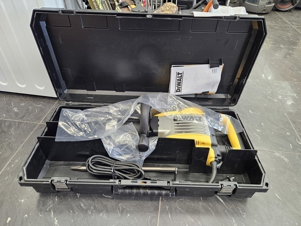 Отбойный молоток Dewalt D25902K-QS