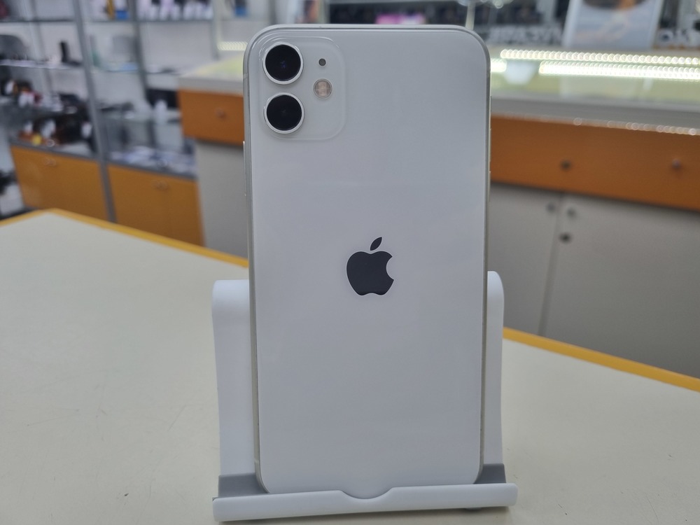 Смартфон Apple iPhone 11 64Gb