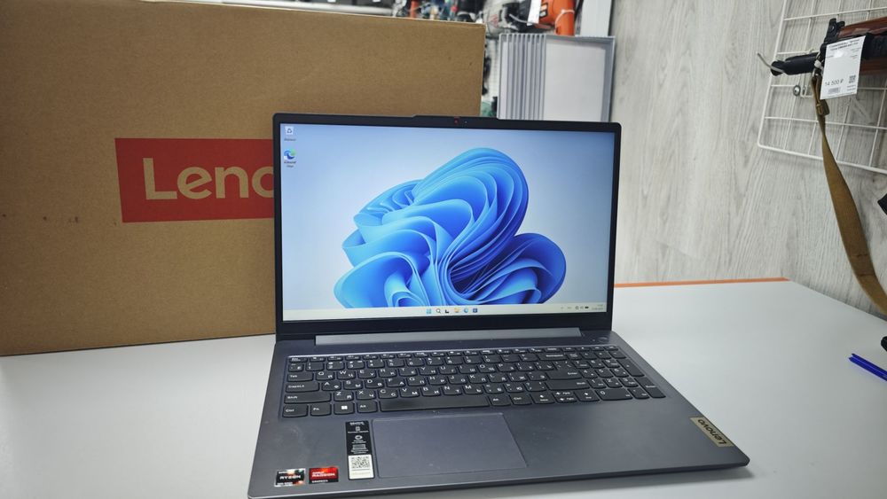 Ноутбук Lenovo IdeaPAD Slim 3; Ryzen 5 7520U, Radeon 610M, 8 Гб, 256 Гб, Нет