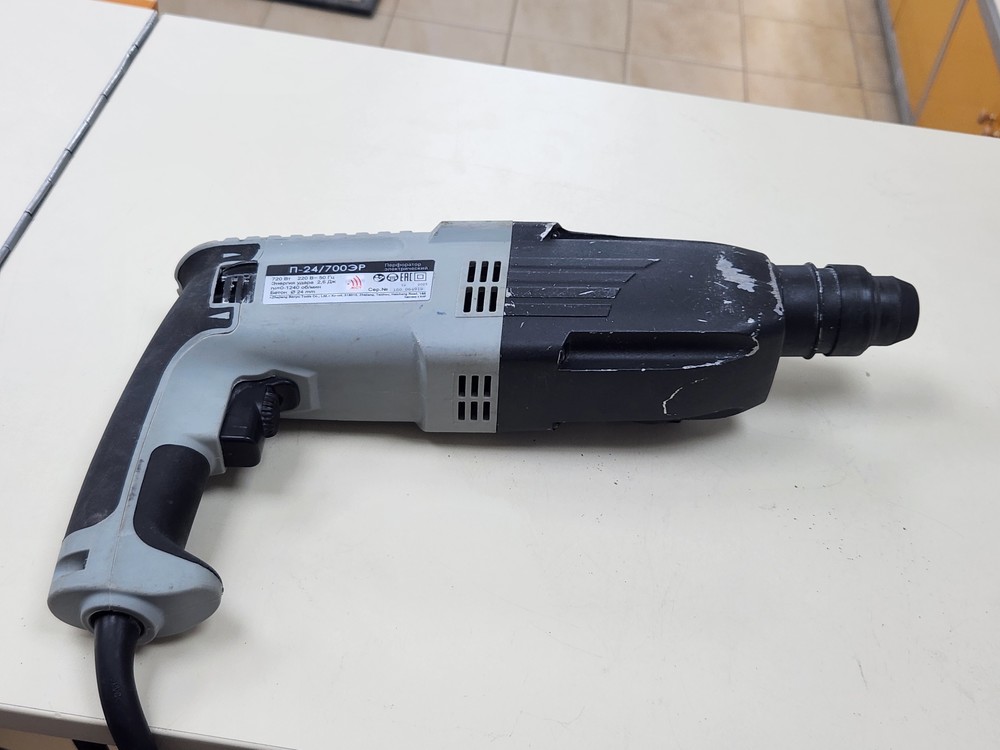 Перфоратор Интерскол П-24/700ЭР