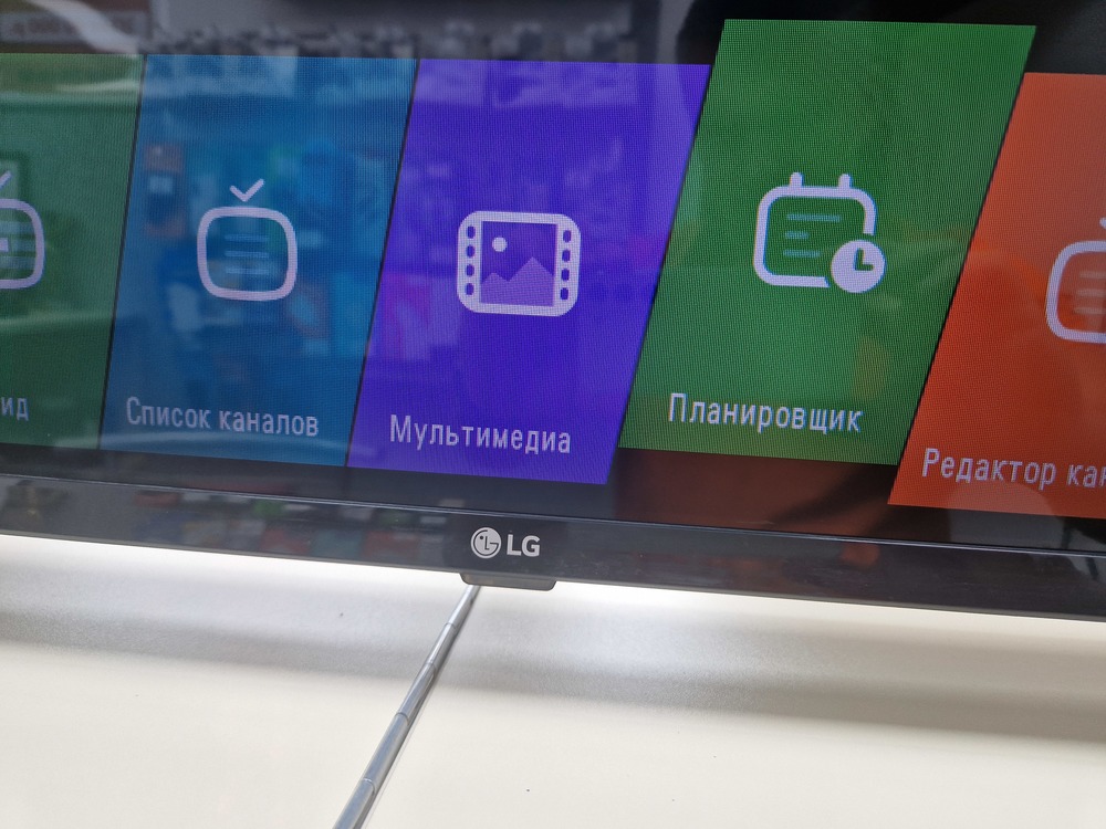 LED Телевизор LG 32LJ510U