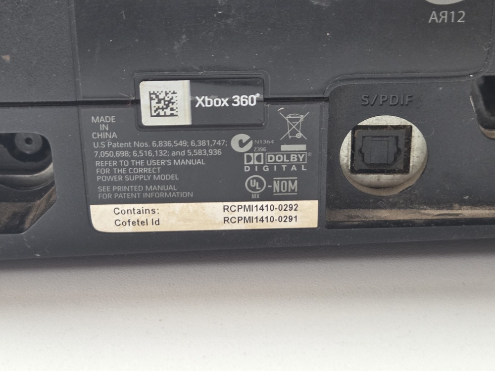 Игровая приставка Xbox 360;