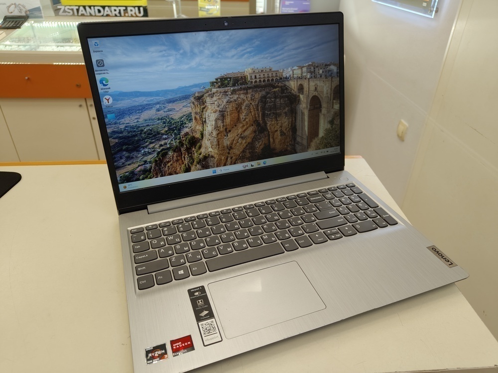 Ноутбук Lenovo; Ryzen 3 4300U, Radeon Graphics, 8 Гб, 256 Гб, Нет
