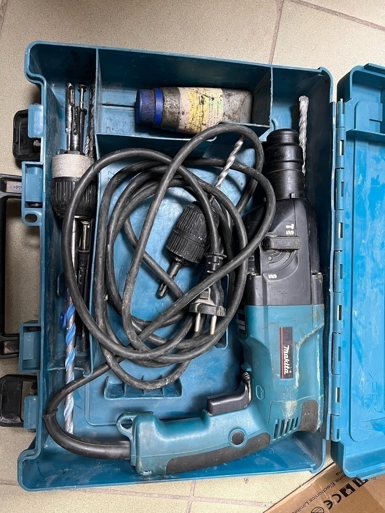 Перфоратор Makita HR 2440